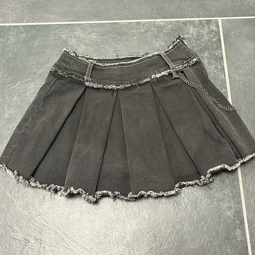 Tractr Girls Pleated Denim zip up Skort with Chain - black size 7